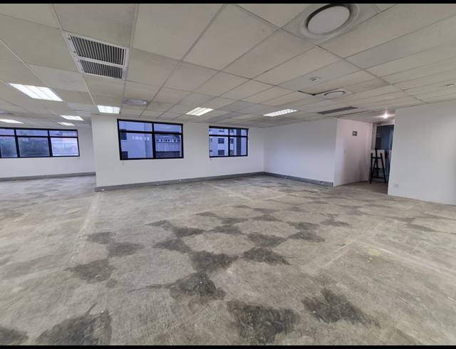 330M² OFFICE TO LET IN SUNNINGHILL